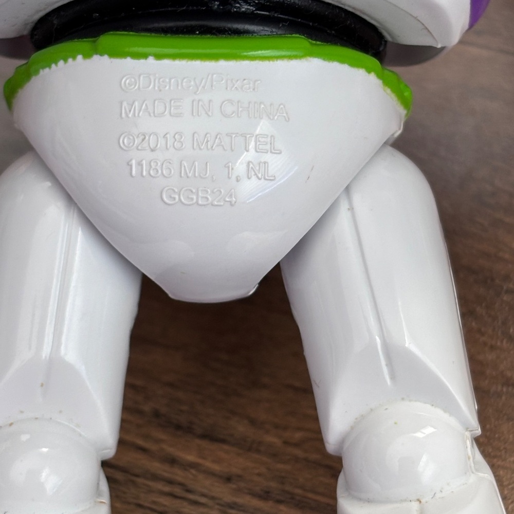 Disney Pixar Toy Story BUZZ LIGHTYEAR Astronaut Action Figure Toy Posable 2018 - Picture 12 of 12